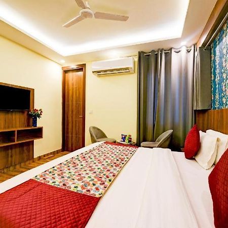 Hotel Rosewood Near Delhi Airport 뉴델리 외부 사진
