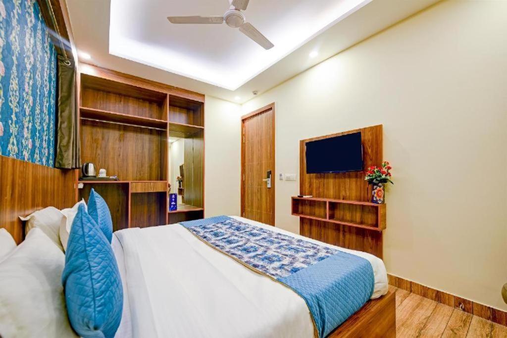 Hotel Rosewood Near Delhi Airport 뉴델리 외부 사진