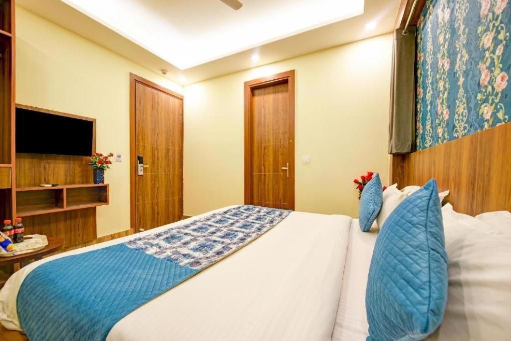 Hotel Rosewood Near Delhi Airport 뉴델리 외부 사진