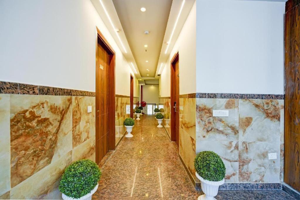 Hotel Rosewood Near Delhi Airport 뉴델리 외부 사진