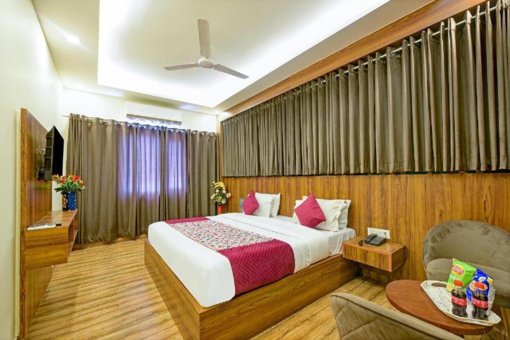 Hotel Rosewood Near Delhi Airport 뉴델리 외부 사진