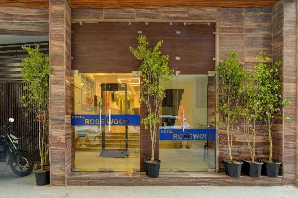 Hotel Rosewood Near Delhi Airport 뉴델리 외부 사진