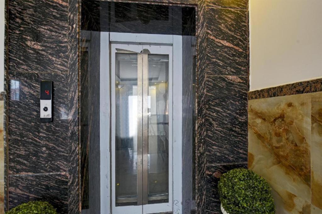 Hotel Rosewood Near Delhi Airport 뉴델리 외부 사진